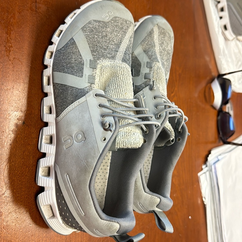 On cloud women’s shoe 7.5
